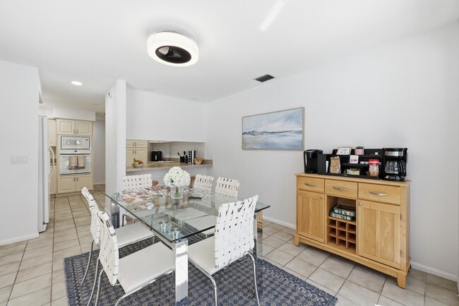 Building Photo - 3 Old Fence Rd