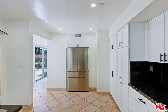 Building Photo - 1054 Enchanted Way