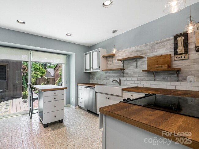 Building Photo - 5110 Dunes Ct