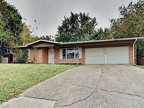 Building Photo - No Application Fees* $500 off 1st Month Rent*