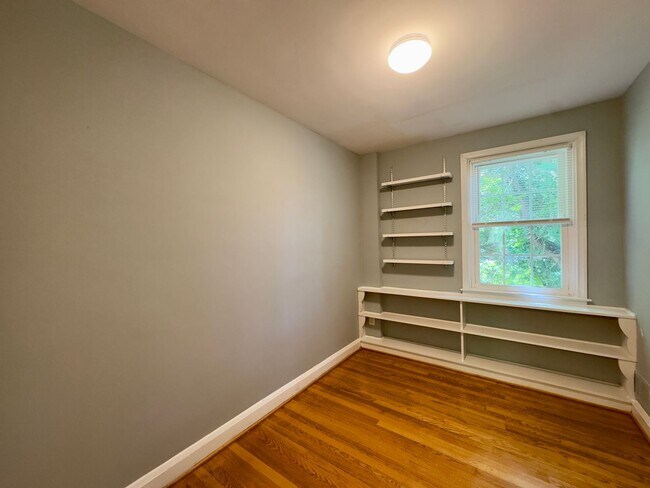 Building Photo - Charming 3 Bedroom/1 Bathroom Townhome in Rodgers Forge Neighborhood, MD!