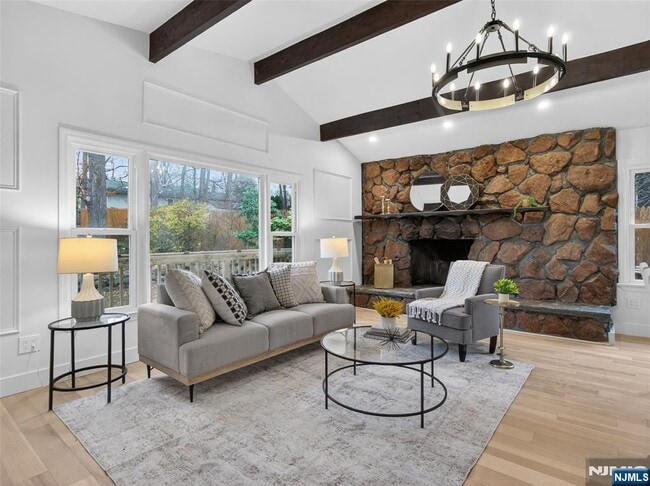 Building Photo - 114 Colony Ave