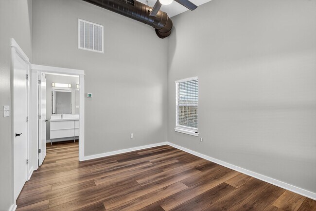 Building Photo - 4305 Oak Park Dr