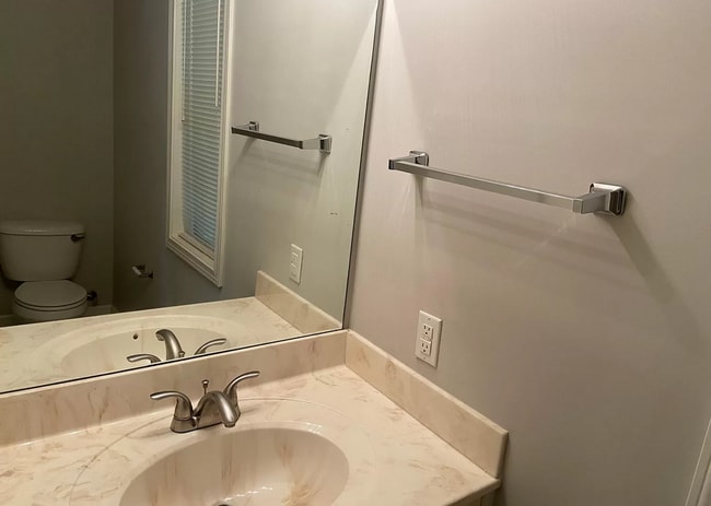 Building Photo - 3 BD/2.5 BA