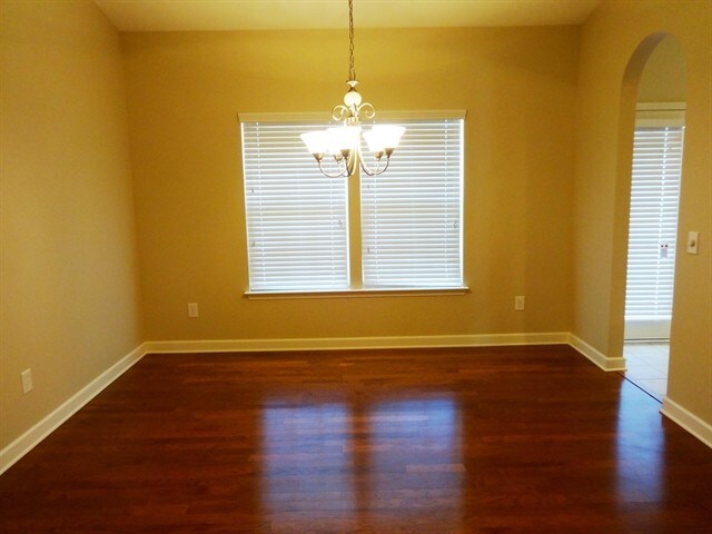 Building Photo - 515 Crossland Dr