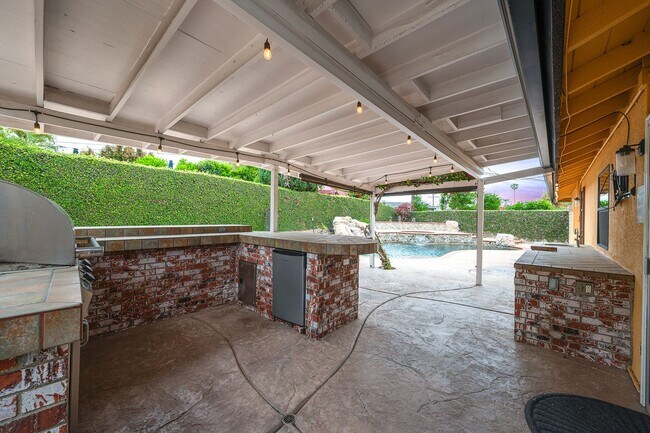 Building Photo - **724 E Cypress Ave Glendora** 4 bedroom 2 bath !!2 weeks free OAC!!