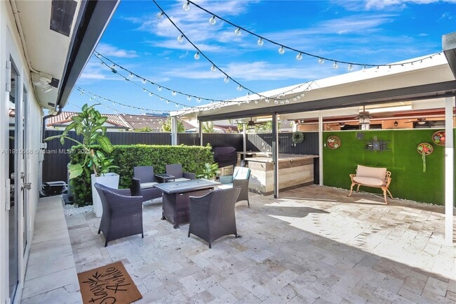 Building Photo - 10365 SW 9th Terrace