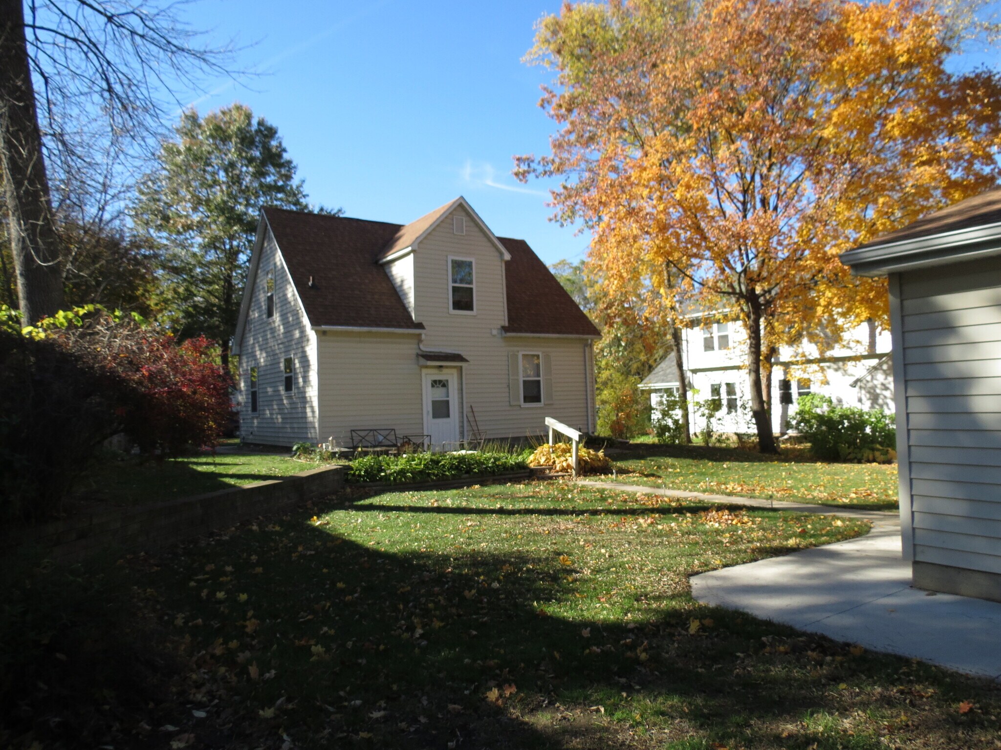 Building Photo - 2110 Tremont St
