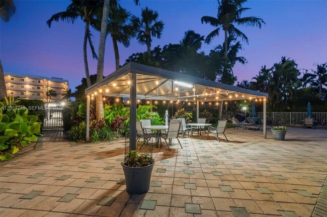 Building Photo - 2851 S Ocean Blvd