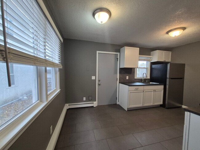 Building Photo - 413-415 N Penn Ave