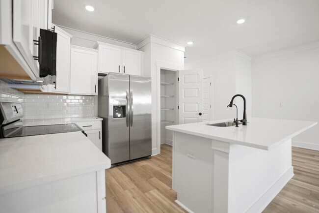 Building Photo - 105 Foxtail Wy