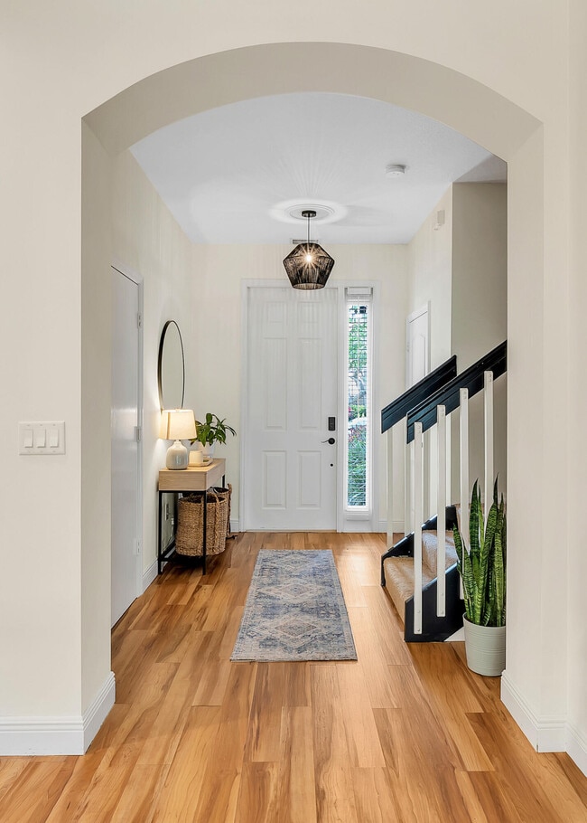 Building Photo - 6086 Seminole Gardens Cir