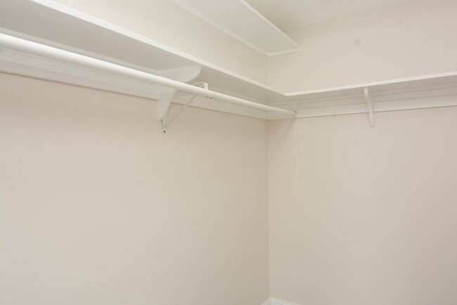 Building Photo - 3335 W Diversey Ave