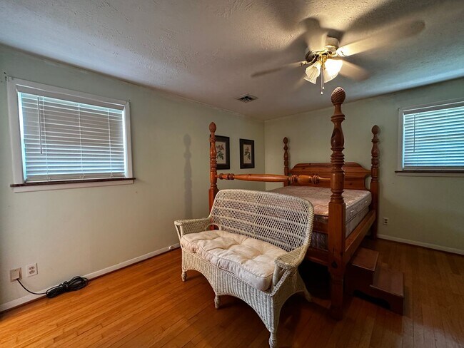 Building Photo - Partially furnished 3 bed/ 1.5 bath - Morristown, TN