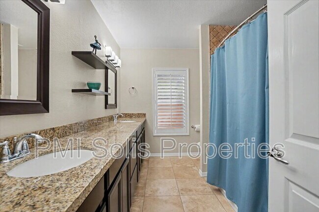 Building Photo - 10198 E San Salvador Dr