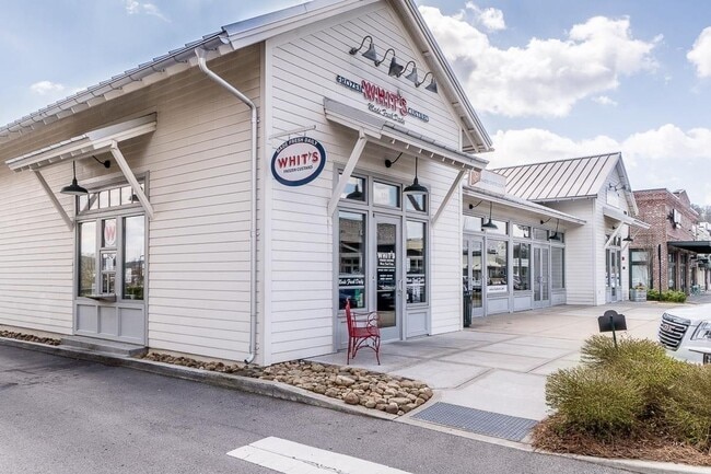 Building Photo - Luxury living in this brand new home - Franklin, TN