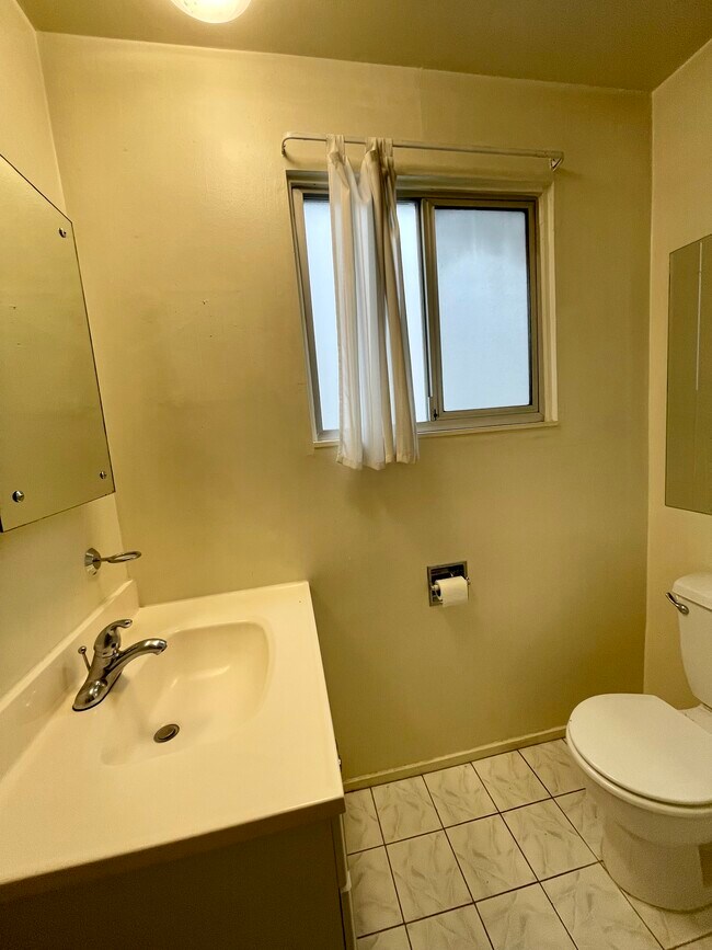 Building Photo - 142 27th St