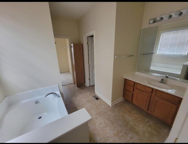 Building Photo - 1206 Siena Dr