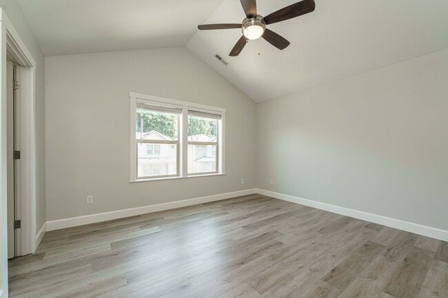 Building Photo - Desirable Salmon Creek Home Located in Lux...