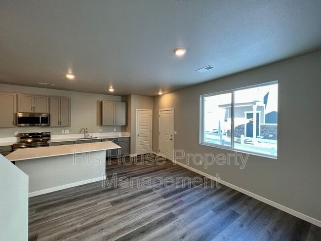 Building Photo - 1353 Reynolds St