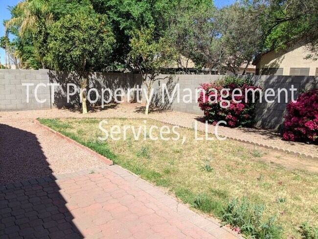 Building Photo - Cozy Three Bedroom House in Gilbert!