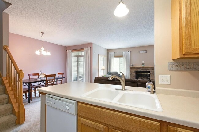 Building Photo - Spacious *2Bed*2Bath townhome Cottage Grove Available 7/1/26!