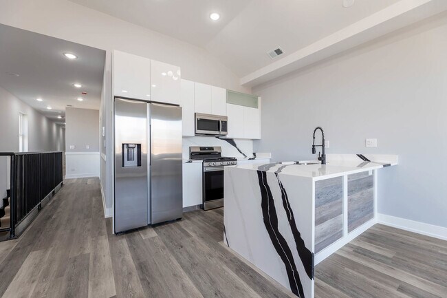 Building Photo - 5809 S Indiana Ave