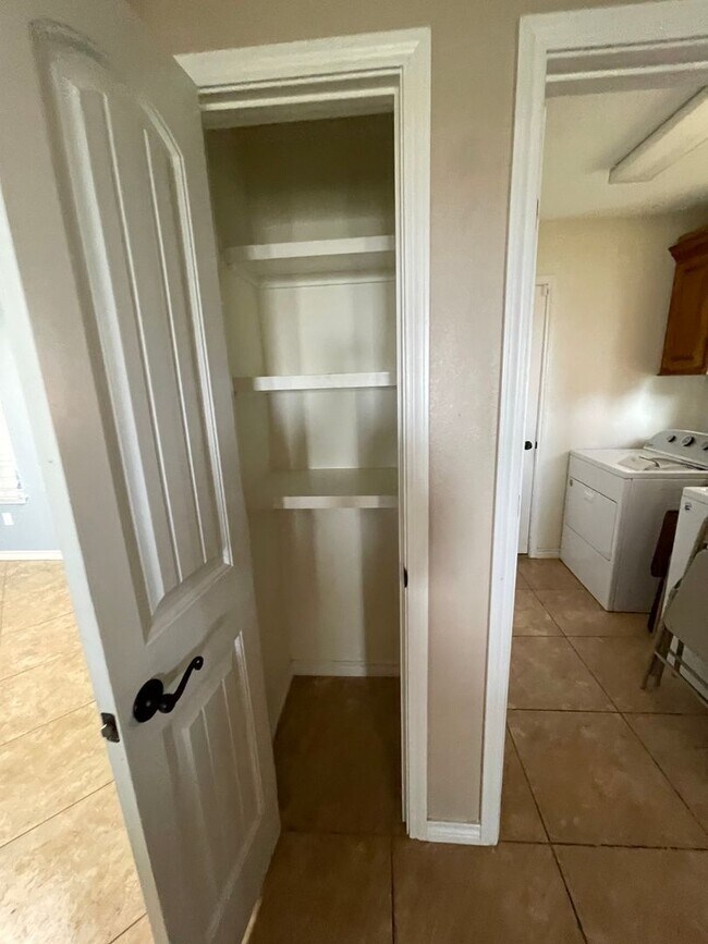 Building Photo - Spacious 4 Bed 2 Bath! Mesa School District!