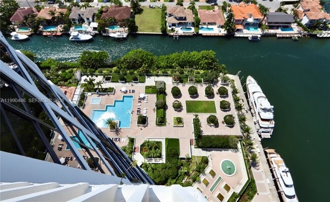 Building Photo - 1000 W Island Blvd