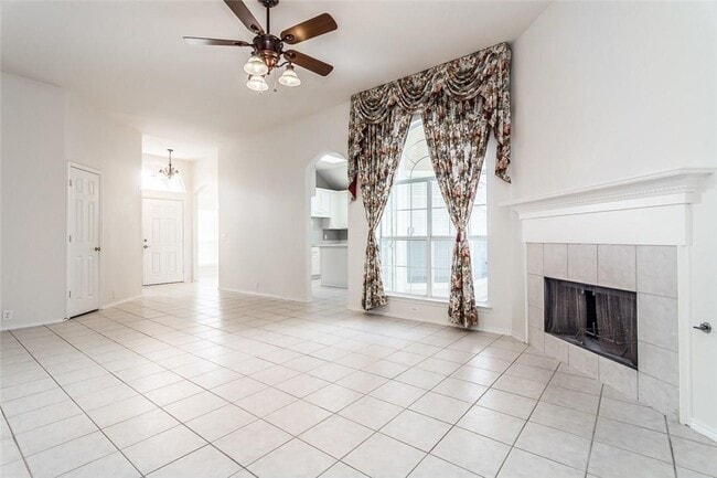 Building Photo - 2453 Cimmaron Dr