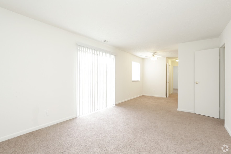 1 Bedroom - Living Room - Jamestowne Apartments