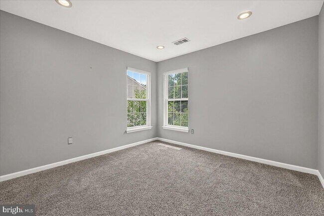 Building Photo - 6455 Saddlebrook Ln