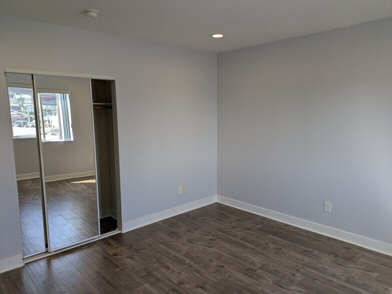 Building Photo - 2614 Chariton St