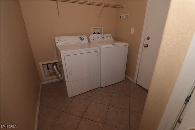 Building Photo - 5940 Feral Garden St