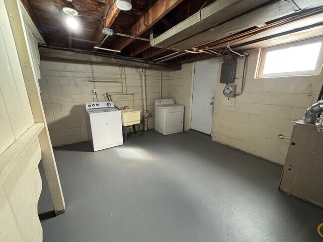 Building Photo - 2 Bedroom plus basement