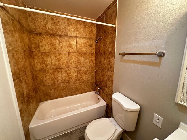 Building Photo - Cute 3-Bedroom Home with Move-in Special of $1775 off your third month rent.