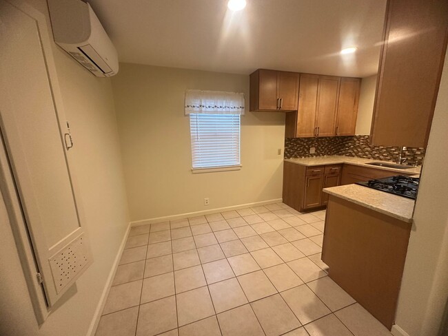 Building Photo - 4767001 /65T