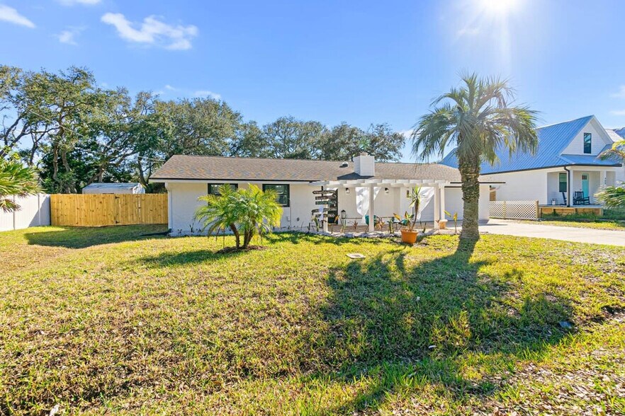 Building Photo - 305 3rd St