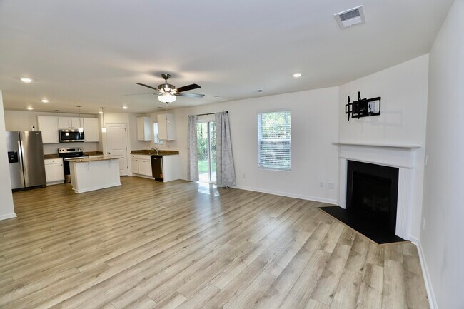 Building Photo - 1718 Canopy Dr