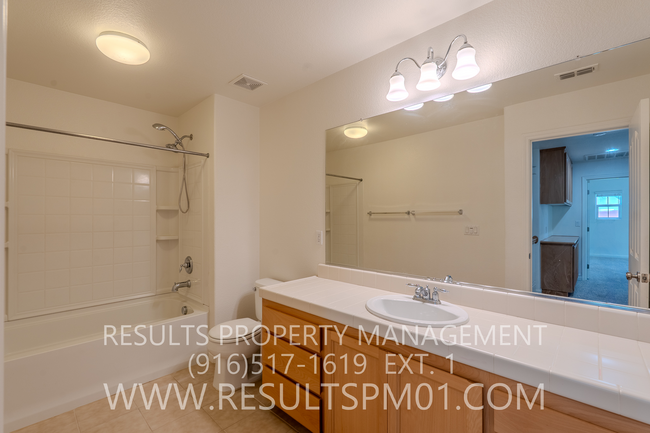 Building Photo - Spacious and Beautiful Folsom 4 Bedroom To...