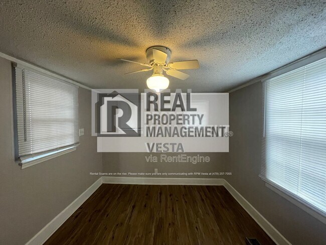 Building Photo - 110 W Ridge Cir