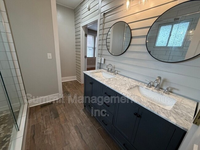 Building Photo - 8 N Broad St