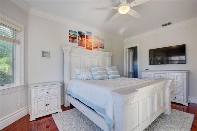 Building Photo - 1320 S Lakeside Dr