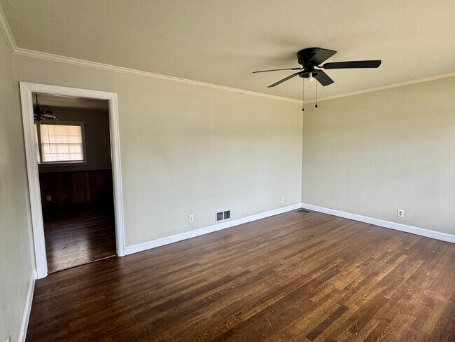 Building Photo - 318 Leola Dr