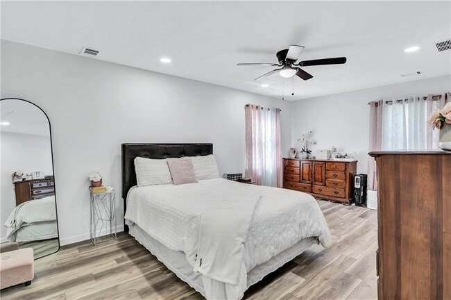 Building Photo - 175 Hunters Glen