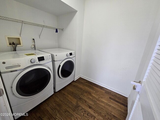 Building Photo - 18 4th Ave