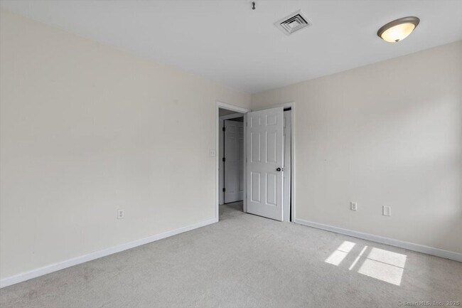 Building Photo - 677 Quinnipiac Ave