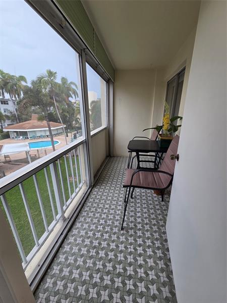 Building Photo - 1333 E Hallandale Beach Blvd