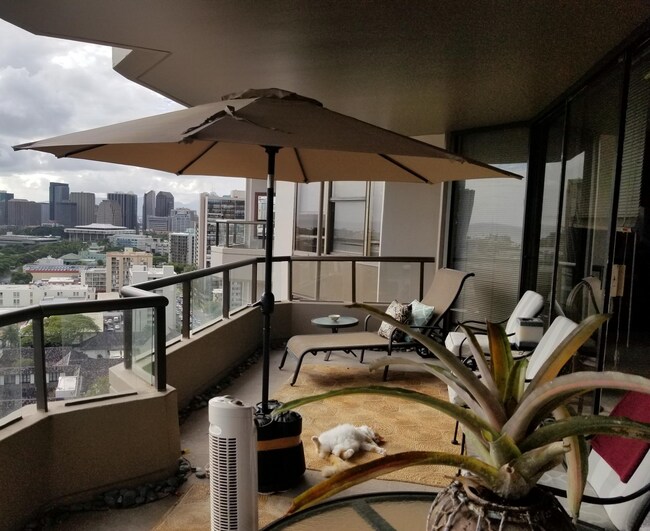 Extra Spacious Deck - 1221 Victoria St