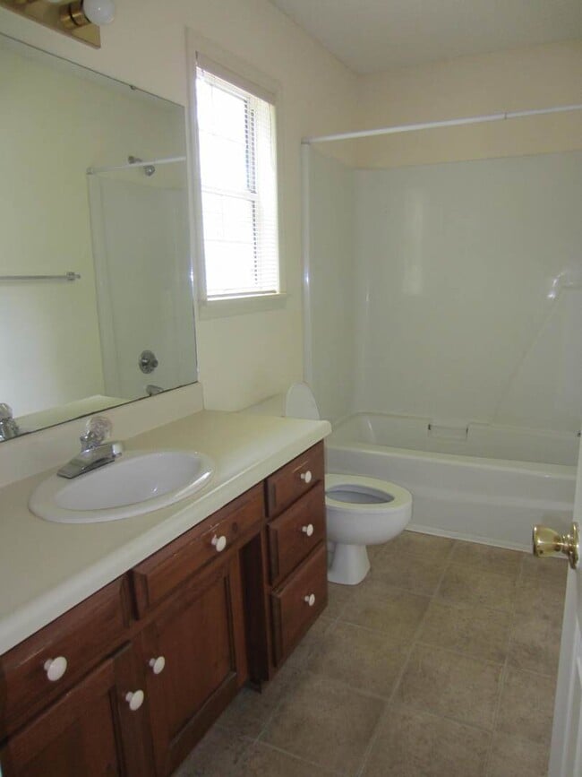 Building Photo - 2 Bedroom Duplex in Quail Rise Subidivision